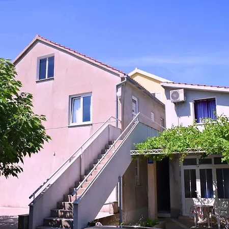 Apartment Lastavica *